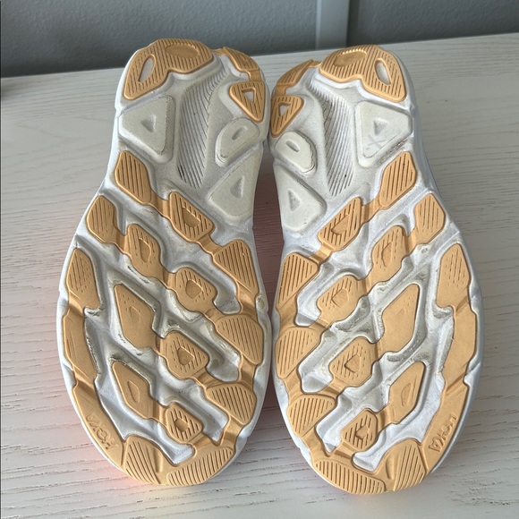 Hoka Men's Clifton 9 in the Vibrant Orange/Impala color 9.5 - Picture 7 of 8